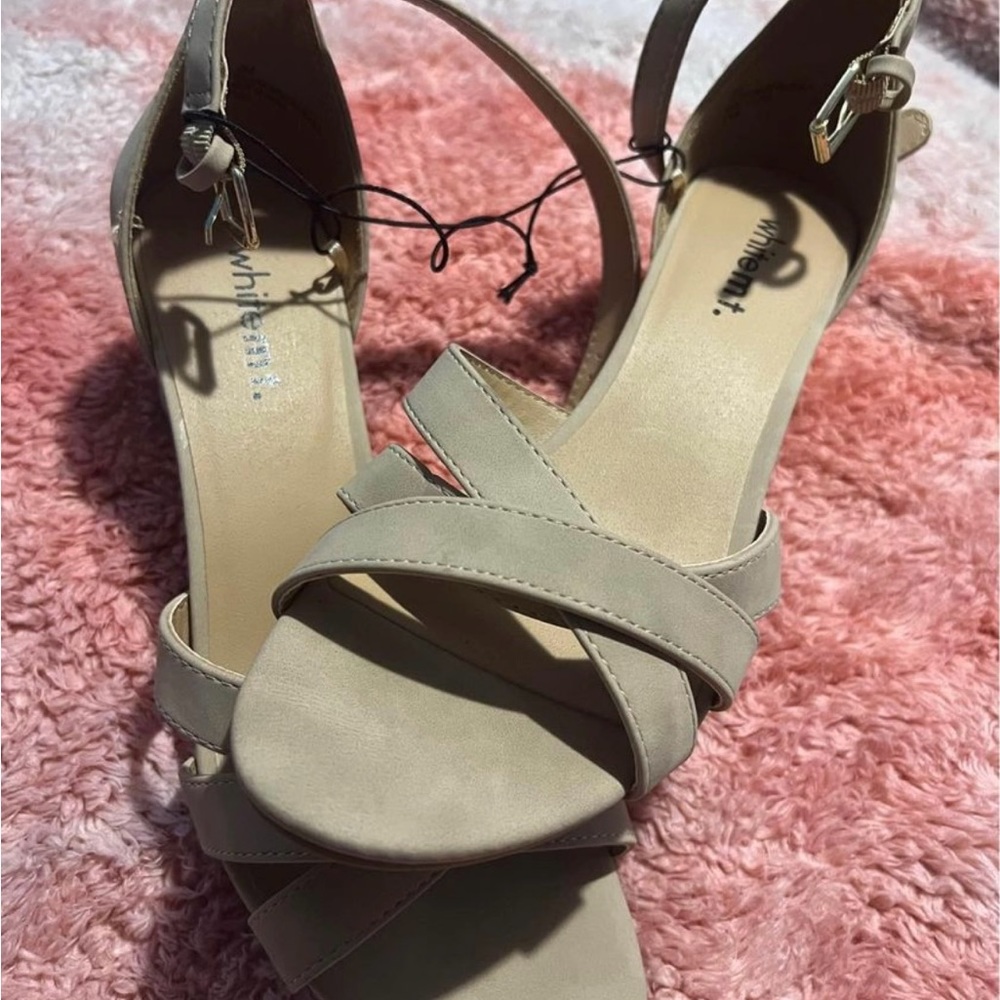 Heels - Picture 3 of 4